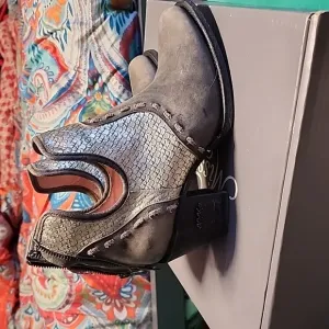 Miss Macie leather boots