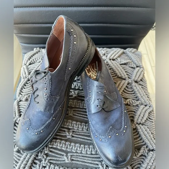 Miz Mooz Oxford Shoes Women’s SZ 41 Blue Leather Wingtip Lace Up Classic Studded