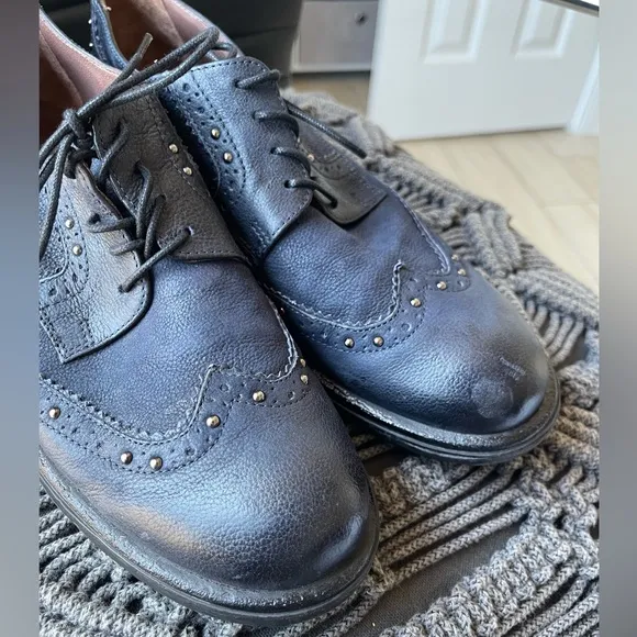 Miz Mooz Oxford Shoes Women’s SZ 41 Blue Leather Wingtip Lace Up Classic Studded