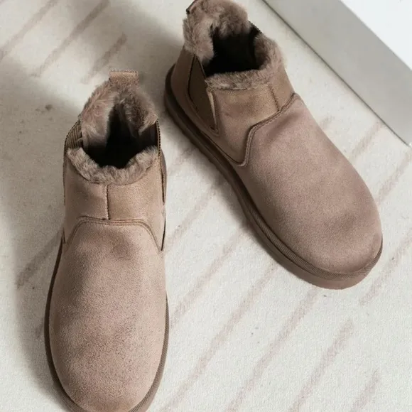 Mocha Brown/Tan Winter Boots with Slip-On Design and Sturdy Soles, size 40 (US8)