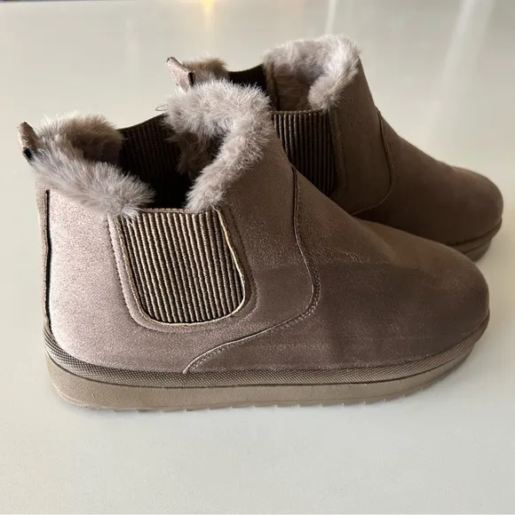 Mocha Brown/Tan Winter Boots with Slip-On Design and Sturdy Soles, size 40 (US8)