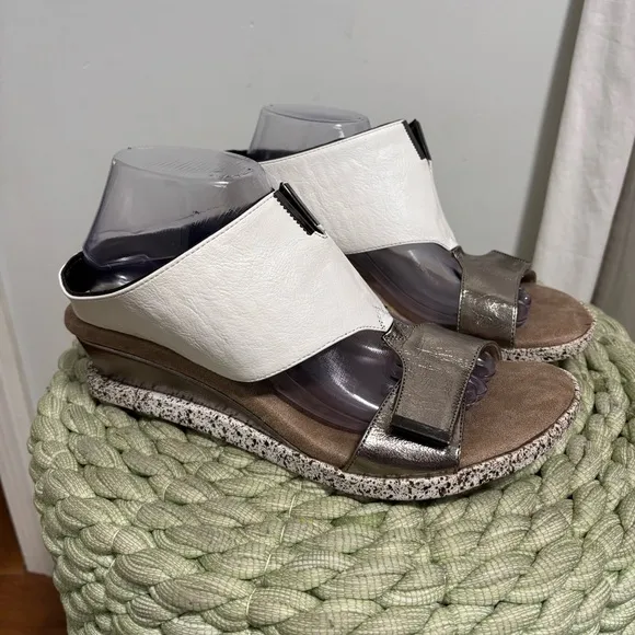 Modzori Kleo Black/White Vegan Leather Low Wedge Reversible Slide Sandal NWOB