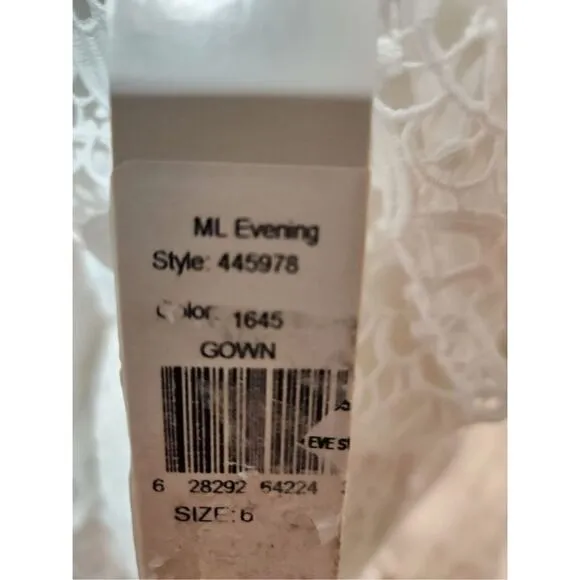 Monique Lhuillier Three-Quarter Sleeve White Lace Trumpet Gown Size 6