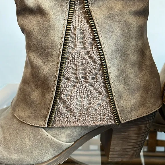 Mukluks Tan &amp; Dark Brown Faux leather Boots w/side zipper &amp; knit detail Size 8
