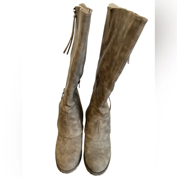 Mukluks Tan &amp; Dark Brown Faux leather Boots w/side zipper &amp; knit detail Size 8