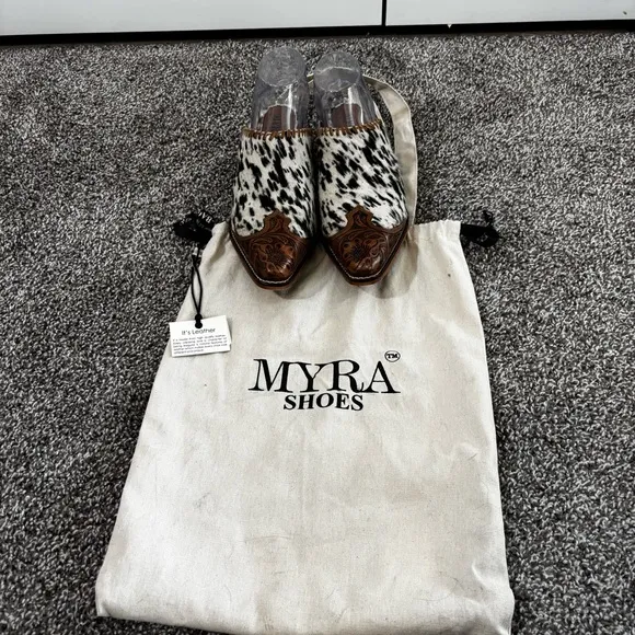 Myra HEELY WESTERN HAND-TOOLEDMULES Size 8 Black and White NEW IN BAG