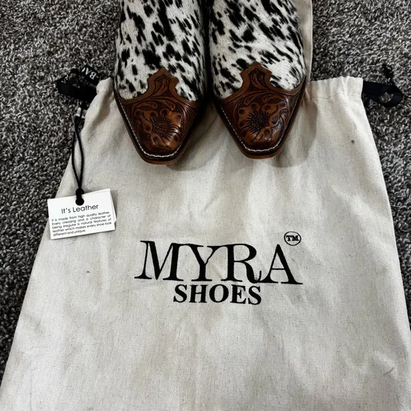 Myra HEELY WESTERN HAND-TOOLEDMULES Size 8 Black and White NEW IN BAG