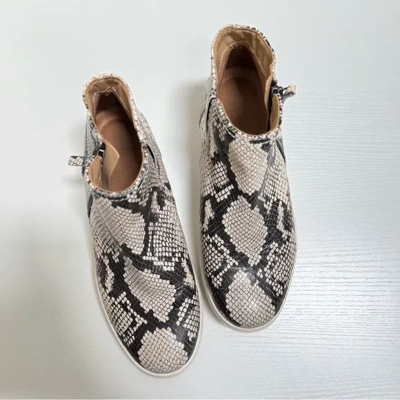 Naturalizer Celeste Womens Genuine Leather Cream Black Snake Print Booties Shoes