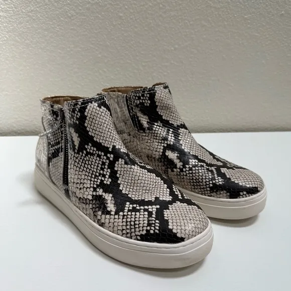 Naturalizer Celeste Womens Genuine Leather Cream Black Snake Print Booties Shoes