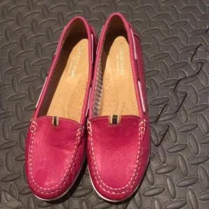 Naturalizer slip on shoes. NWOB. Size 8M