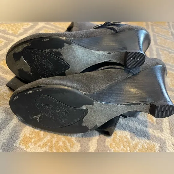 Naughty Monkey Gray Suede Boots 7.5