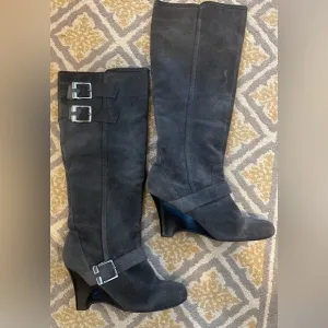 Naughty Monkey Gray Suede Boots 7.5