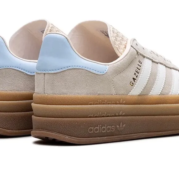 New ‘ Adidas Gazelle Sneakers in Beige and White🩵