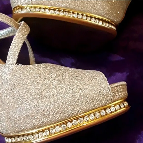 New Adrianna Papell Gold Platform Rhinestones Peep Toe Bridal Stiletto Shoes 9.5