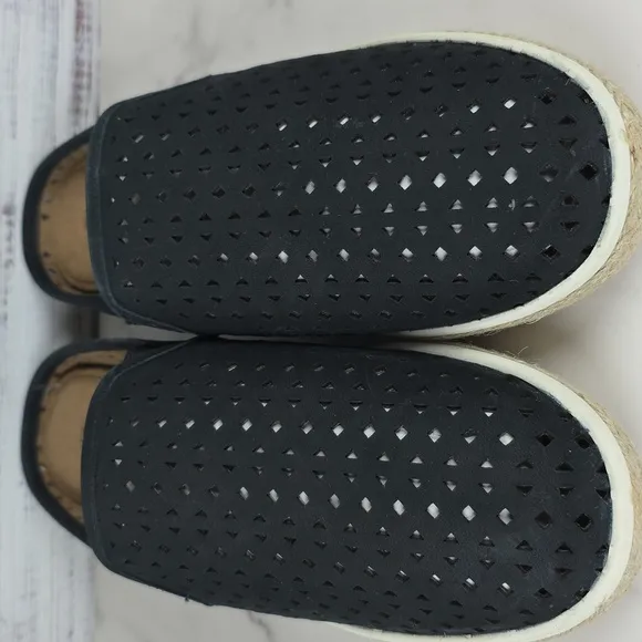 NEW AEROSOLES SIZE 8 SLIP ON BLACK FUN LEATHER MULE SHOES LASER CUT NWT