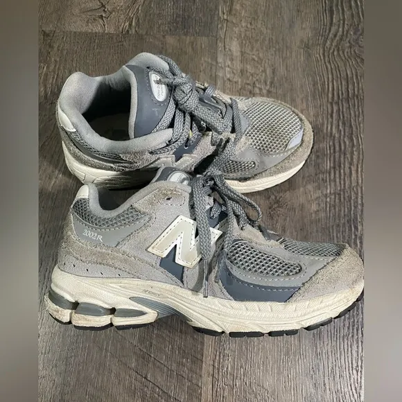 NEW BALANCE 2002R Boys Sneakers