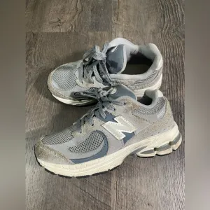 NEW BALANCE 2002R Boys Sneakers