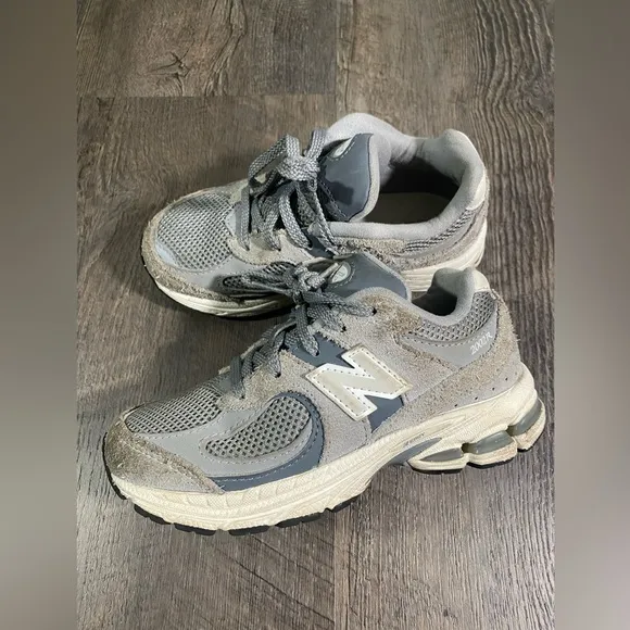 NEW BALANCE 2002R Boys Sneakers