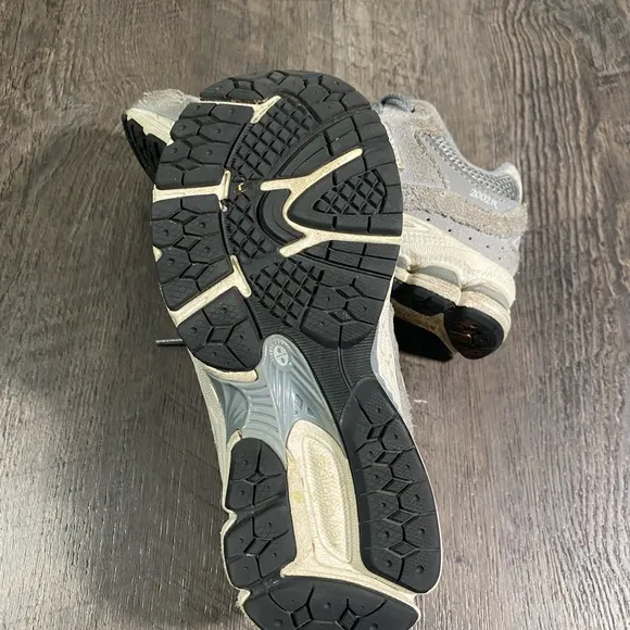 NEW BALANCE 2002R Boys Sneakers