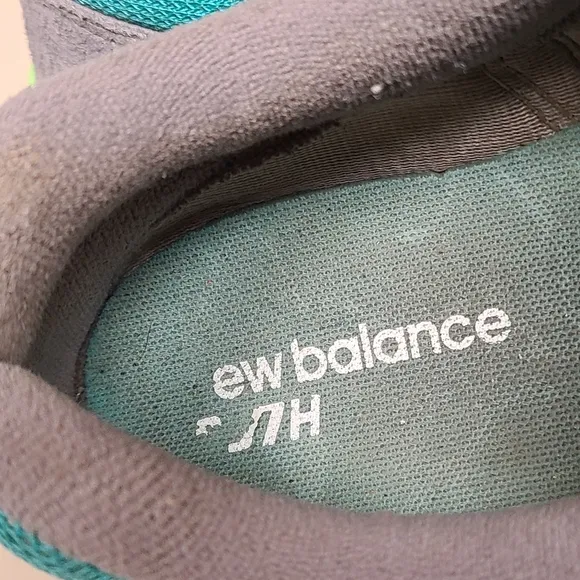 New Balance 997H casual running sneakers fits size 9 1/2 in Women's