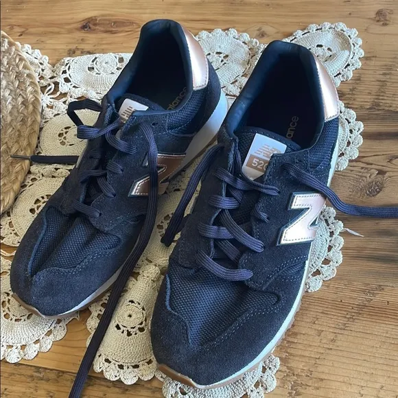 New Balance Blue and Pink Sneakers Athletic Design