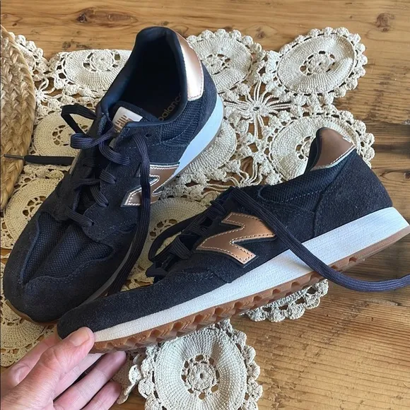 New Balance Blue and Pink Sneakers Athletic Design