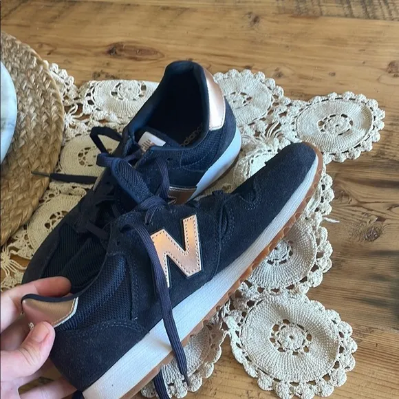 New Balance Blue and Pink Sneakers Athletic Design