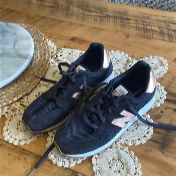 New Balance Blue and Pink Sneakers Athletic Design