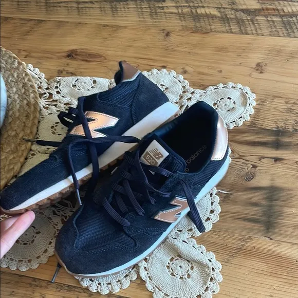 New Balance Blue and Pink Sneakers Athletic Design
