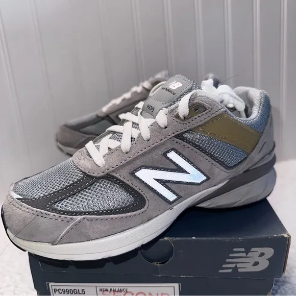 New Balance Kid's 990v5 Sneaker Shoes, Grey size 2 (20CM)