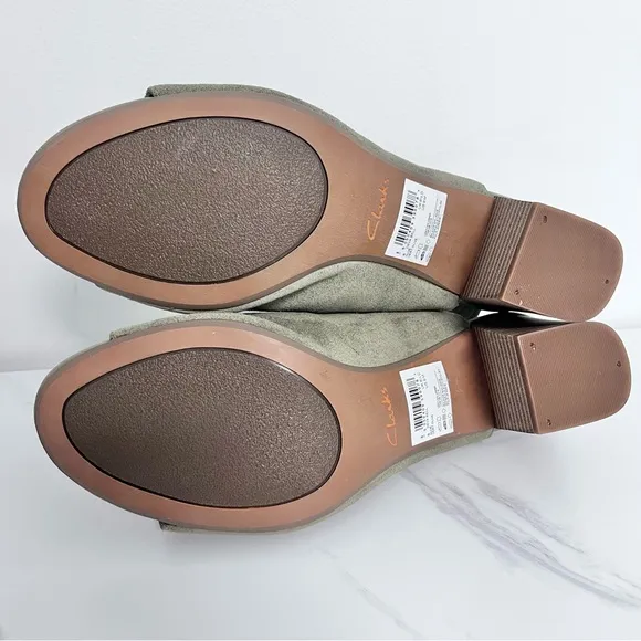 NEW Clarks Deva Bell Suede Booties Block Heel Olive Green Leather Size 9