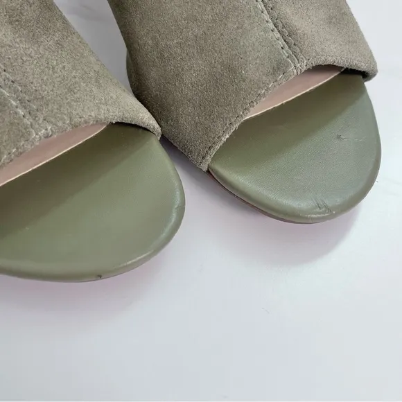 NEW Clarks Deva Bell Suede Booties Block Heel Olive Green Leather Size 9
