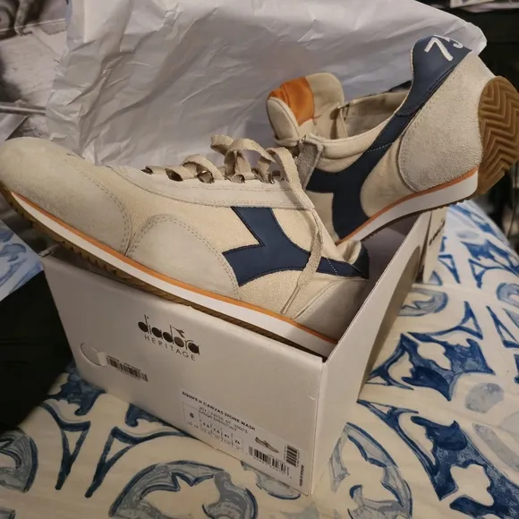 NEW Diadora Men's Beige and Blue Sneakers