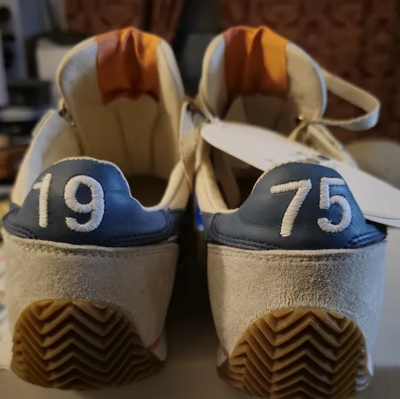NEW Diadora Men's Beige and Blue Sneakers