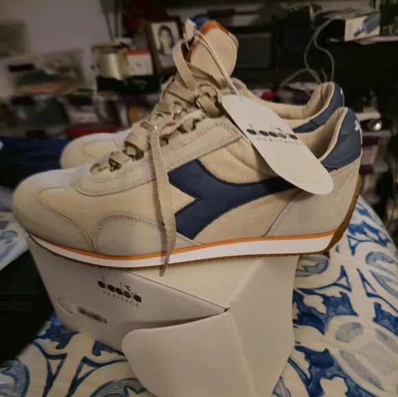 NEW Diadora Men's Beige and Blue Sneakers
