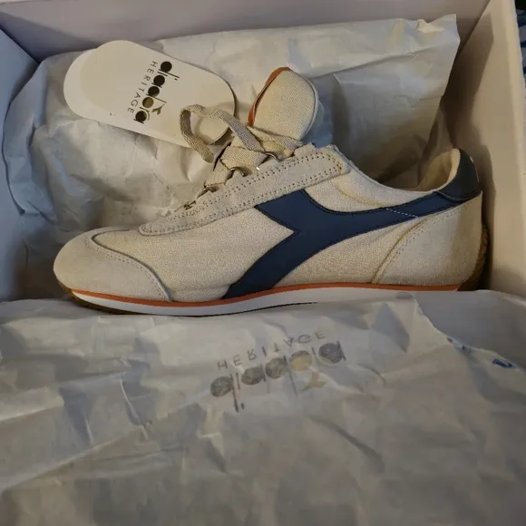 NEW Diadora Men's Beige and Blue Sneakers