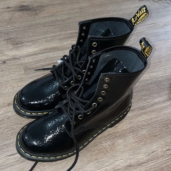 New Dr. Martens distressed patent leather boots size - 8US L