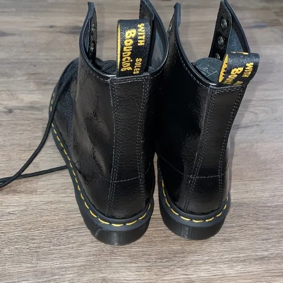New Dr. Martens distressed patent leather boots size - 8US L