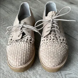 NEW! Eileen Fisher Beige Woven Lace-Up Shoes