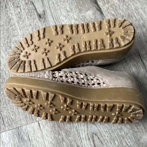 NEW! Eileen Fisher Beige Woven Lace-Up Shoes