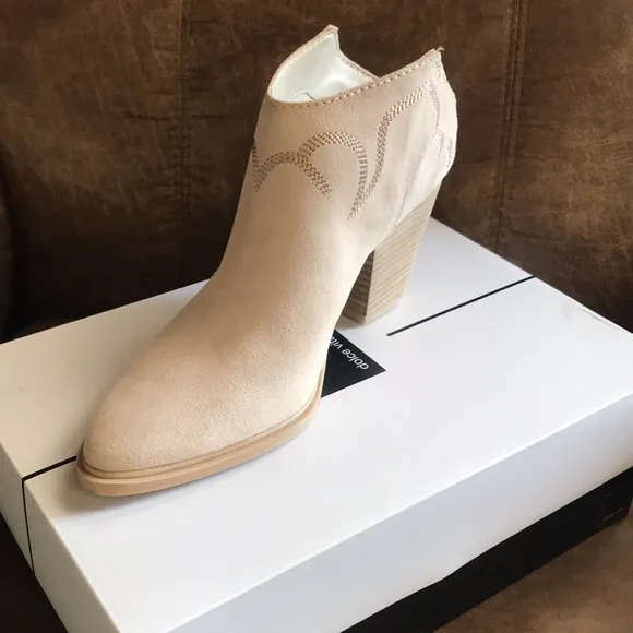 New GENUIN SUEDE  ankle boots booties by DOLCE VITA 382J