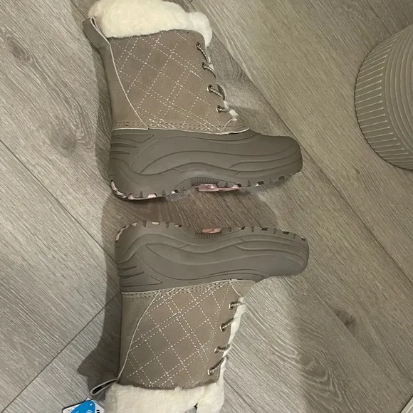 NEW girls totes waterproof snow boots