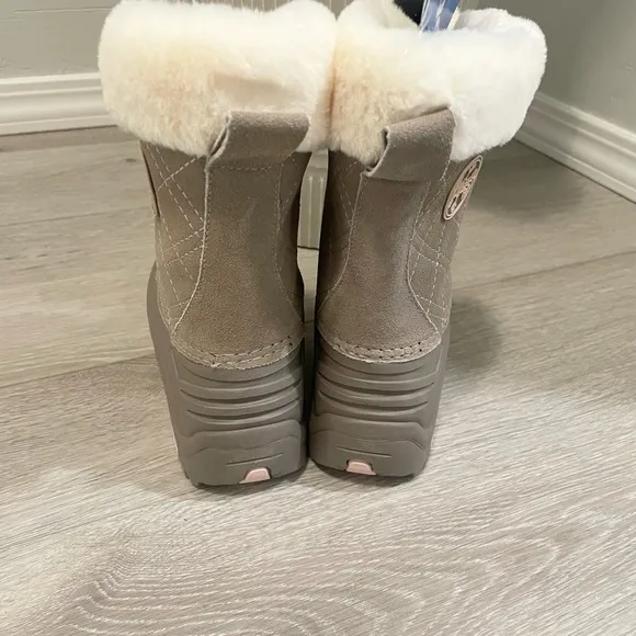 NEW girls totes waterproof snow boots