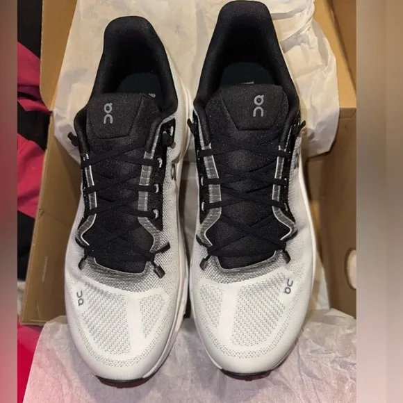 NEW in BOX 10 ON Cloudtilt women's white running shoes Helion superfoam CloudTec