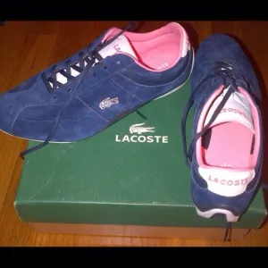 New in box Lacoste blue suede sneakers 7.5