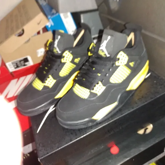 New Jordan 4 Thunder Men's Black and Yellow Sneakers
