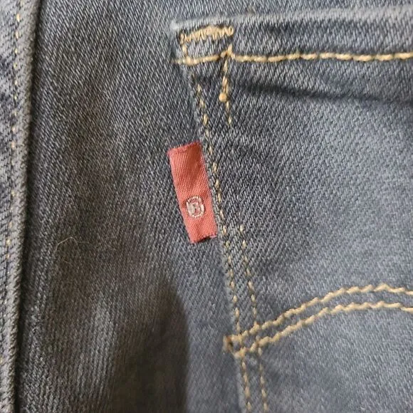 NEW Levi's 724 Size 26 Black High-Rise Straight-Leg Ankle Jeans Distressed Hems