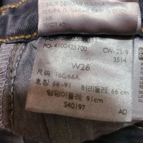 NEW Levi's 724 Size 26 Black High-Rise Straight-Leg Ankle Jeans Distressed Hems