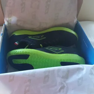 New Lotto Navy Neon Green Sneakers. Men 11,5