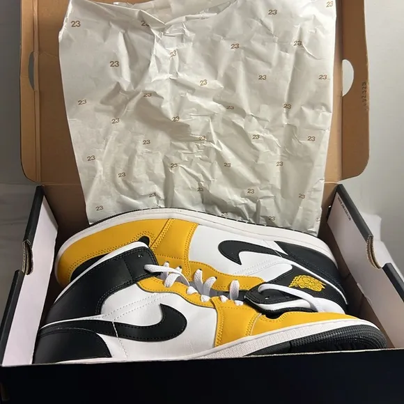 NEW MENS Jordan 1 Mid Yellow Ochre - DQ8426-701 SNEAKERS SHOES SIZE 11 WITH BOX